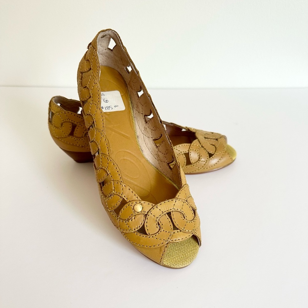 NWT Ted Baker Mustard Yellow Low Wedge Leather Sandals